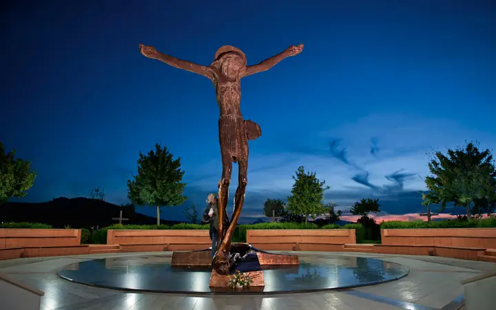 Estatua del Cristo Resucitado